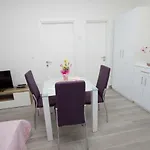 Marija Cizmic Апартаменти Макарська